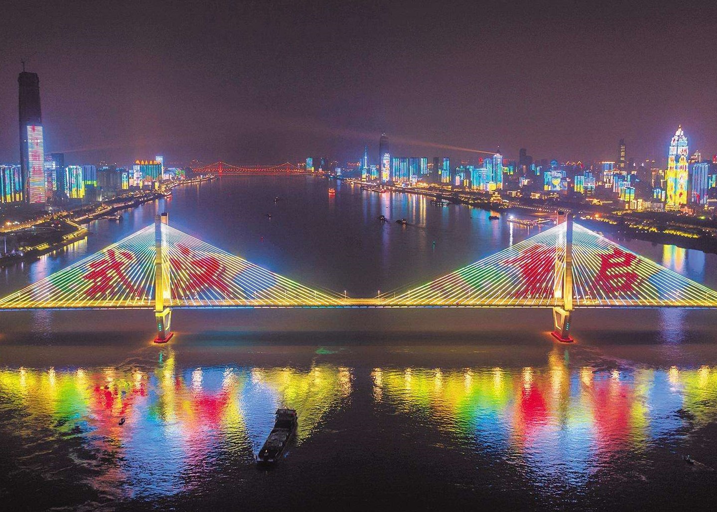 春播季，江城醒|按下經(jīng)濟(jì)復(fù)蘇“快進(jìn)鍵”，我們?cè)谛袆?dòng)